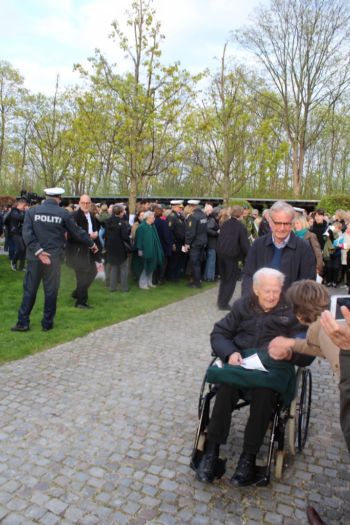 Personligt invitered gæster og frihedskæmpere ankommer til Mindehøjtideligheden. Foto den 4. maj 2015 af Erik K Abrahamsen