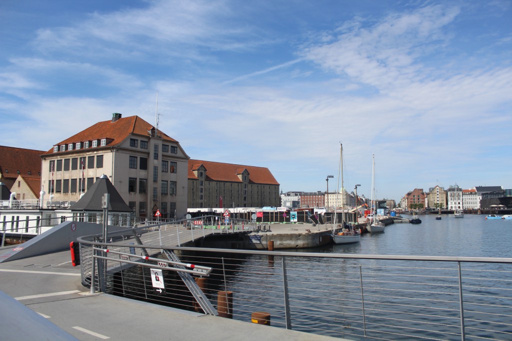 "Trangravsbroen" - walk-and bike bridge between H