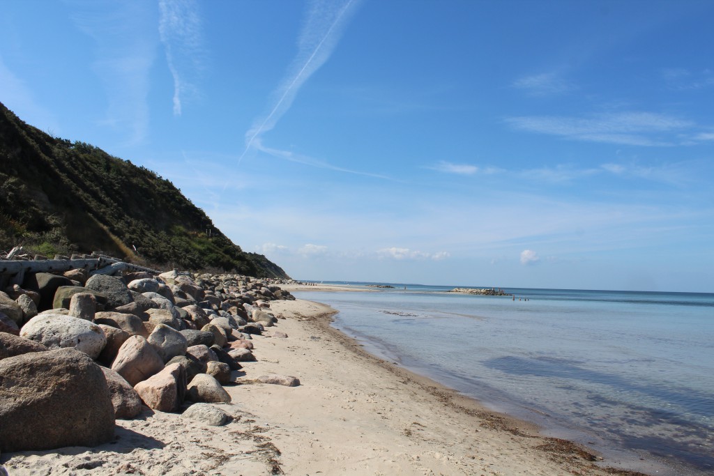 Hyllingebjerg Strand. Foto i retning vest juli 2015 af Erik K Abrahamsen