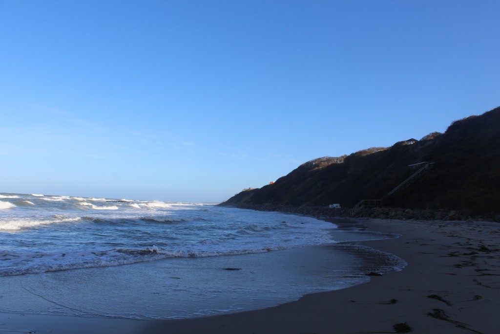 Hyllingebjerg Strand. Forstranden bag den store bølgebruder go ud for den 104 trims tarp pen fra top pen af Hyllingebjerg. Strandfordrn her på forstranden had bevaret den også efter store storm. Foto 