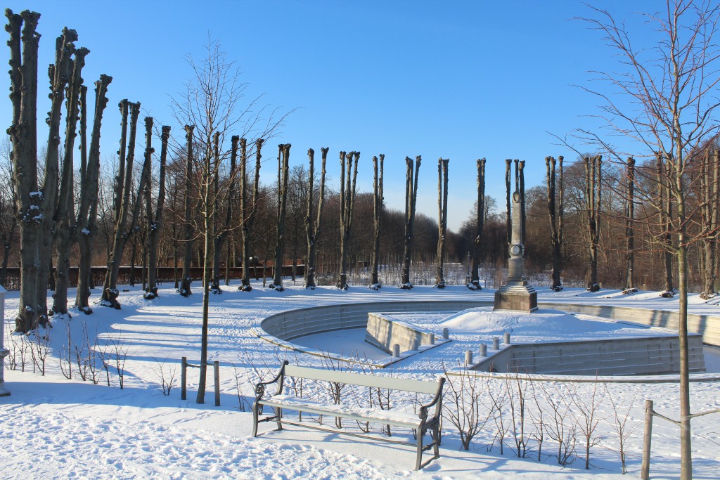 Fredensborg Castle Baroque Garden. Garden space with lion, obelisk in a circular basin around a 4-edged island.