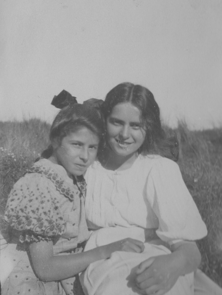 Villa Dagminnne, Skagen. At left Nina Tuxen and at right her older sister Yvonne Yuxen both daughters of Laurits Tuxen with his first wife Ursule de Baissieux. Phot by Laurits Tuxen from hid private photo album 1902-27 . Scanned january 2016.