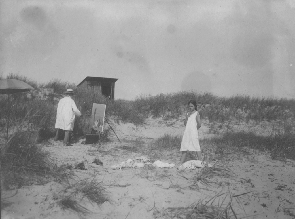 Laurits Tuxen painting on beach close to Villa Dagminne. Model is his eldest daughter Yvonne 13 years old. Phot from Laurits Tuxen private album 1902-27. Scanned 2. february 2016.