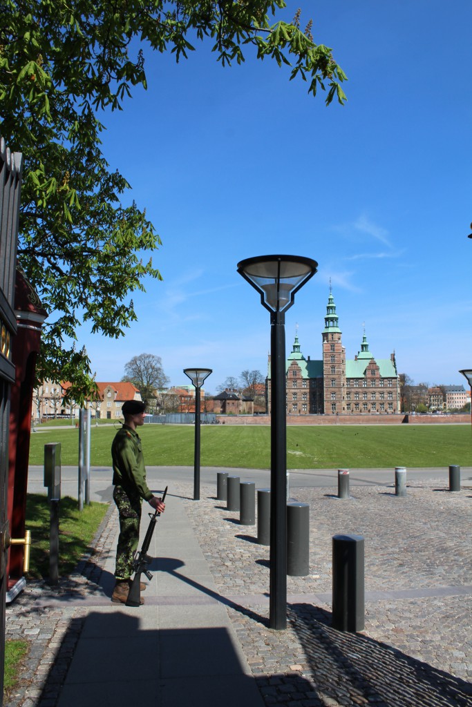 The Queen Royal Guard, Entrance from street Goth