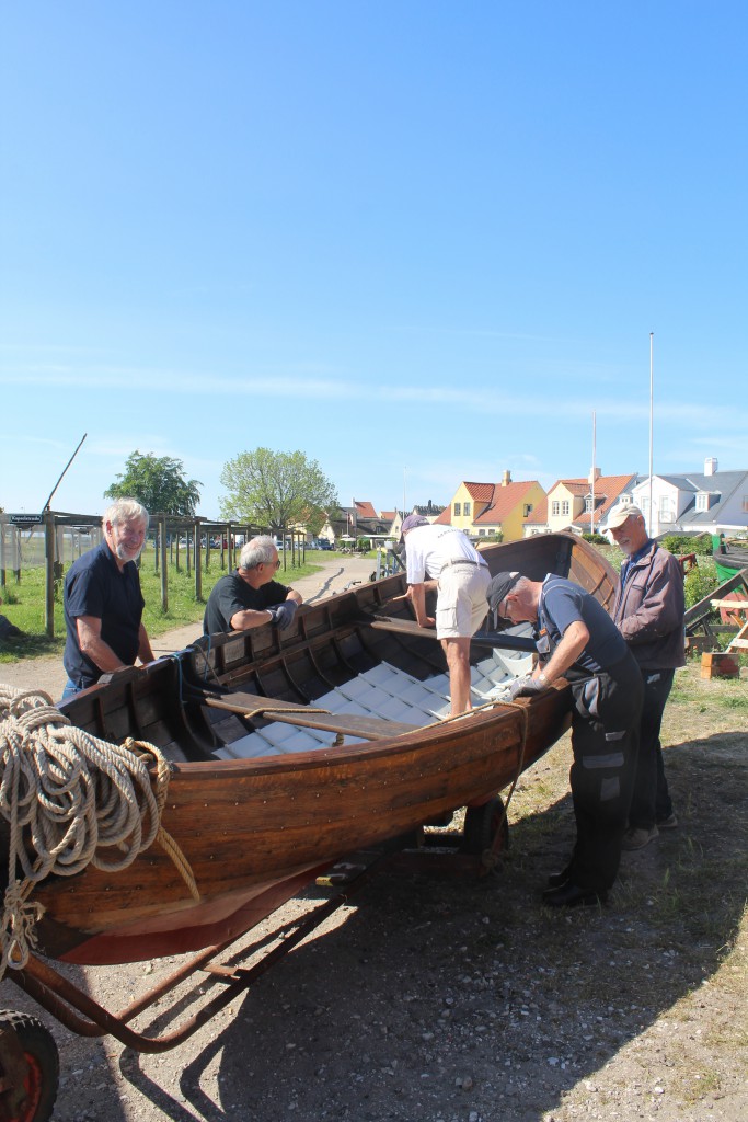 Rescuing boat - bjærgningsbåd with stretching 