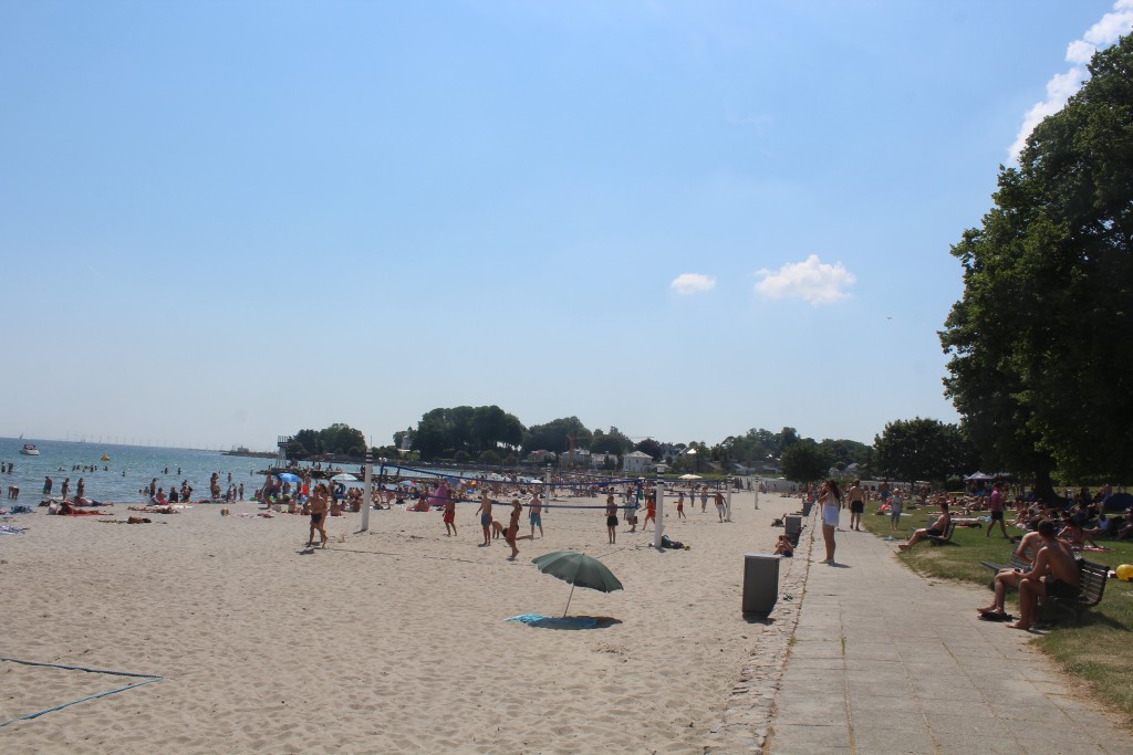 Beach Volley Ball on Bellevue Beach. Photo 4. june 2016 by Erik K Abrahamsen.