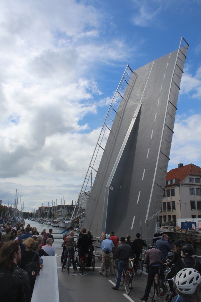 Walk- and bike bridge Trangravsbroen - leaf to Grønlandske Handelsplad is open