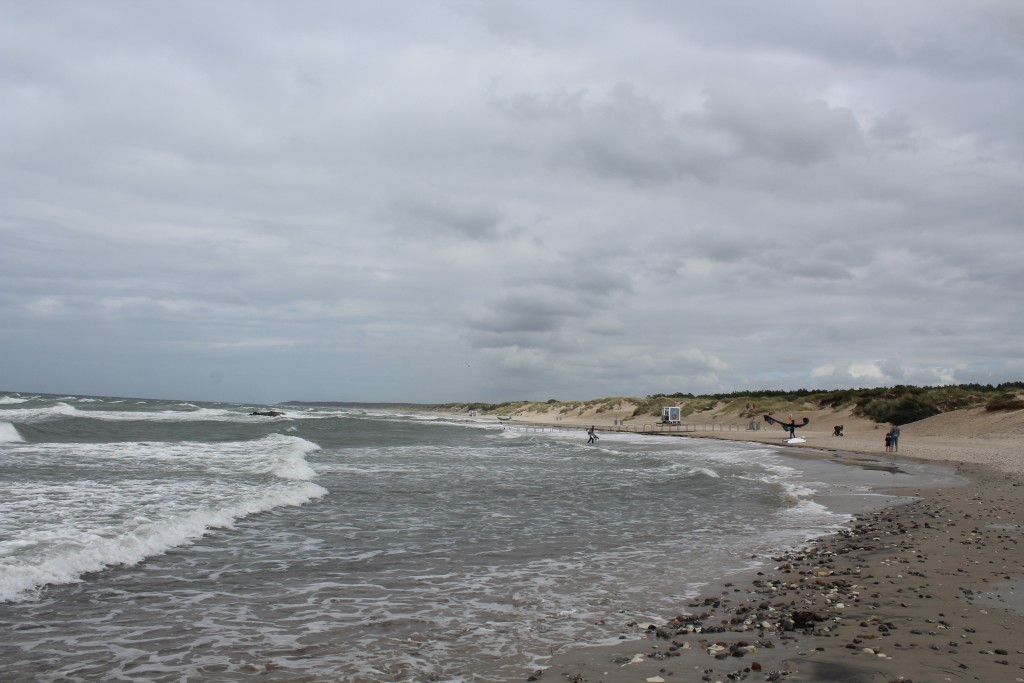 Liseleje Beach. A kitesurfer from Holland takes a beeak on shore and his wife helps ham 