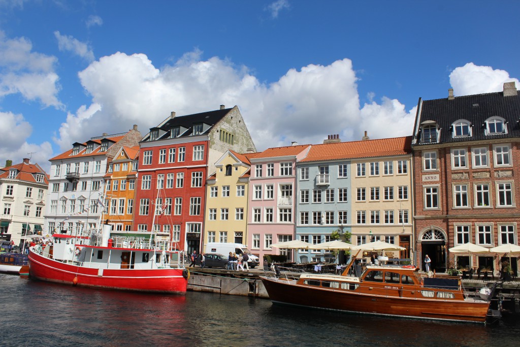 View to "The sunny side " of Nyhavn. Phoot 10. august 2016 by Erik K Abrahamsen.