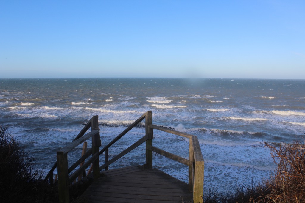 Hyllingebjerg Strand. Udsigt fra den 104 trin trappen ned til forstranden.