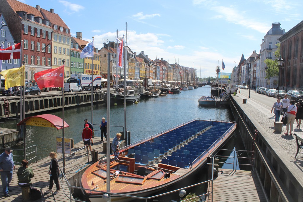 Nyhavn a 400 m canal connect Kings New Square with Copenhagen Inner Harbour. Phoot in direction south to Copenhagen Inner Harbour midday 6. june 2016 by Erik K Abrahamsen.