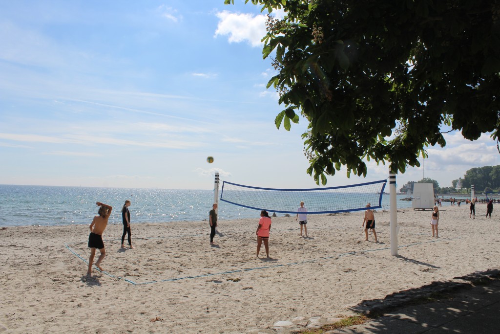 Bellevue Strand. Volley i sand. Foto