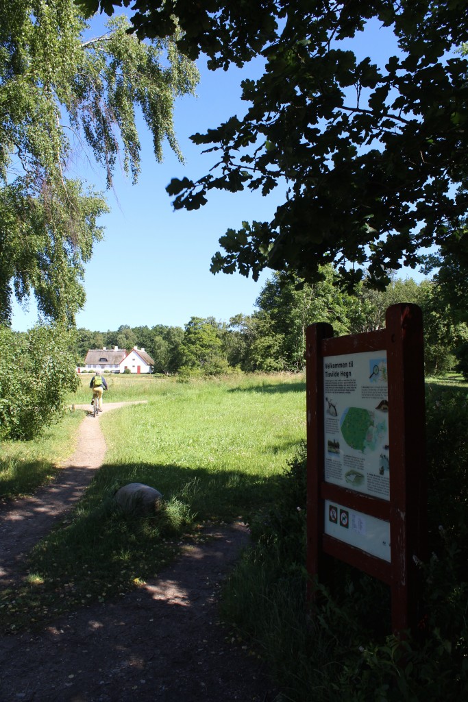 Slotsporthus ved indgangen til Tusvilde Hegn ved lejevej.