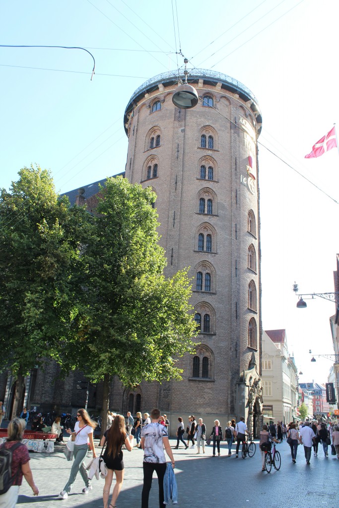 Trinitatis Churg, the 36 m and 15 m in diaper Round Tower and at left student residence Regensebn - all 3 building complex built 1637-56. Photr 29. august 2017