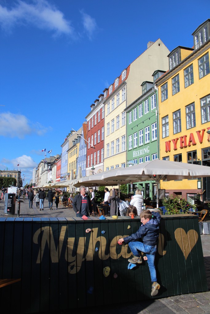 Nyhavn. A concrete barrier against wickedness covered with a play for children, flowers and a seat. Photo in direction north 90 october 2017 by Erik K Abrahamsen.