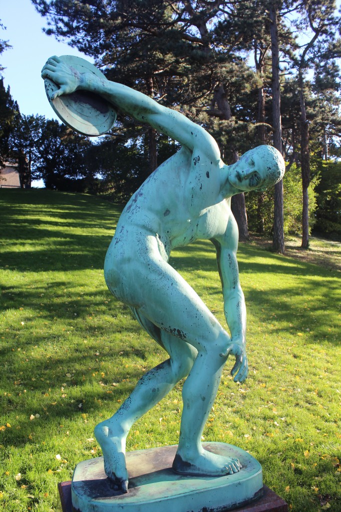 Botanisk Have. Bronze skulptur "Diskoskasteren" af græsk Billedhugger Myron 480-440 f.Kr. Foto den 30. oktober 2017 af Erik K Abrahamsen.