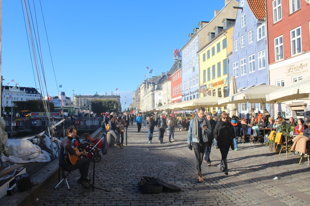 Nyhavns "solside". Foto i retning nord den 30. oktober 2017 af Erik K abrahamsen.