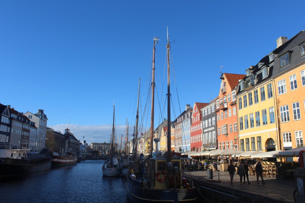 Nyhavn. Udsigt miod nord med Kongens Nytorv i bellidets baggrund. Foto den 30. oktober 2017 af Erik K Abrahamsen.