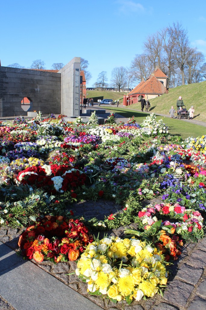 Det Nationale Monument i Kastellet. Udsugt mod RUM: ET STED med alle navenene på alle lokaliteter for Danmarks indsats i internationale missioner siden 1948. Foto kl 1.