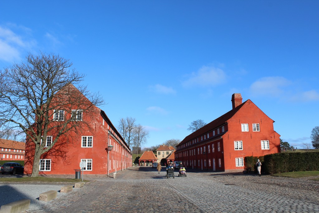 Fæstning Kastellet. Hovedvejen fra syd mod nord mellen Kongeporten og Norgesporten. Foto i fretning mod Norgesporten den 22. februar 2018 af Erik