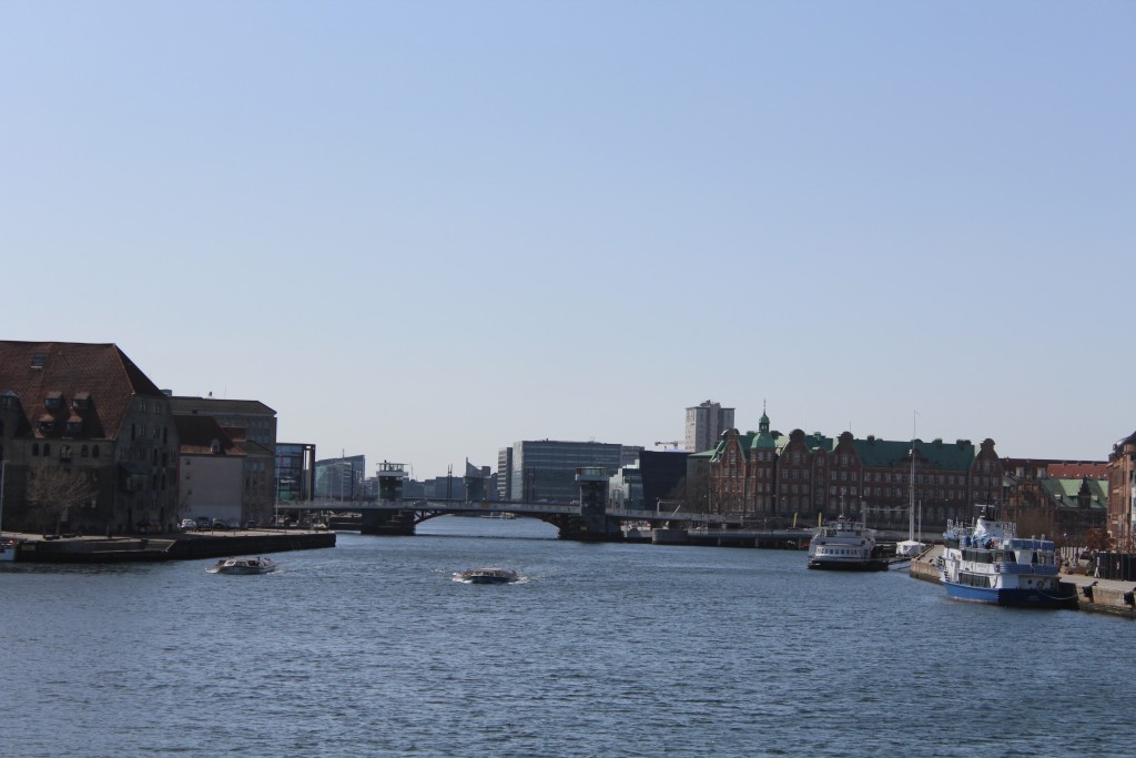 View from new walk. and bike slide bridge "Inderhavnsbroen" in direction west to Knippels Bridge. Photo 11. april 2018 by Erik K Abrahamsen.