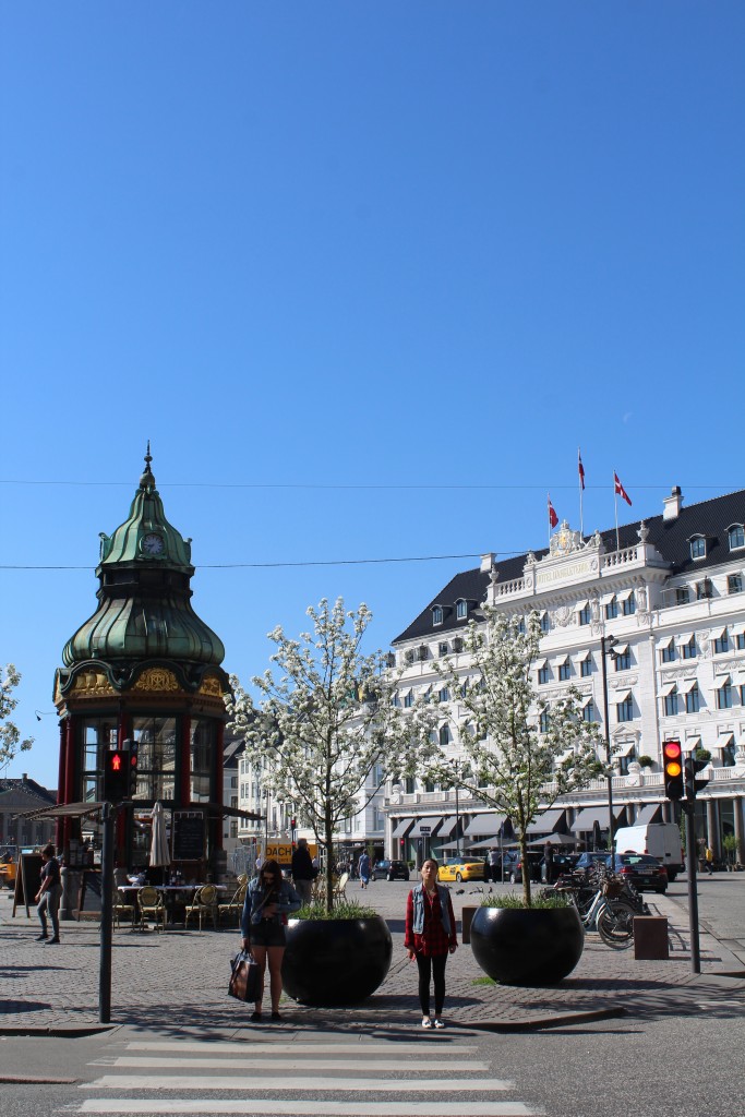 Kings Square - Kongens Nytorv - view to Hotel DÁngleterre. Photo 9. may 2018 by Erik K Abrahamsen.
