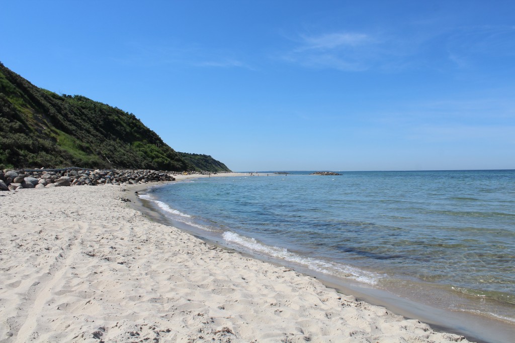 Hyllingebjerg beach. View in direction west to Sjælland Odde ion horizon