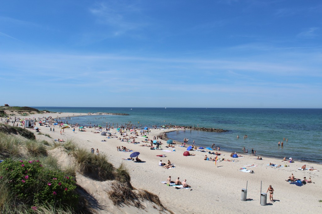 Liseleje Beach. View in direction west to 2 breakwaters, Phoot 2. june 2018 by erik k abrahasme