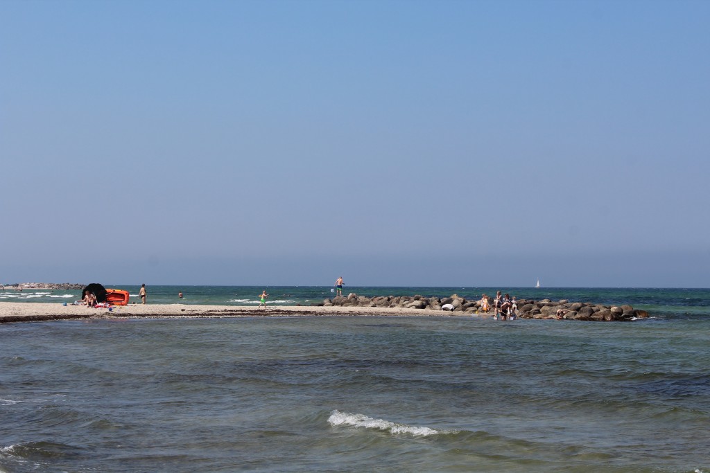 Play and fun at breakwater. Photo 3. june 2018 by Erik K abrahans