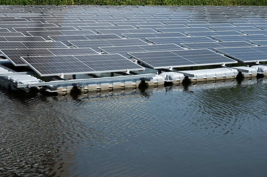 floating solar panels