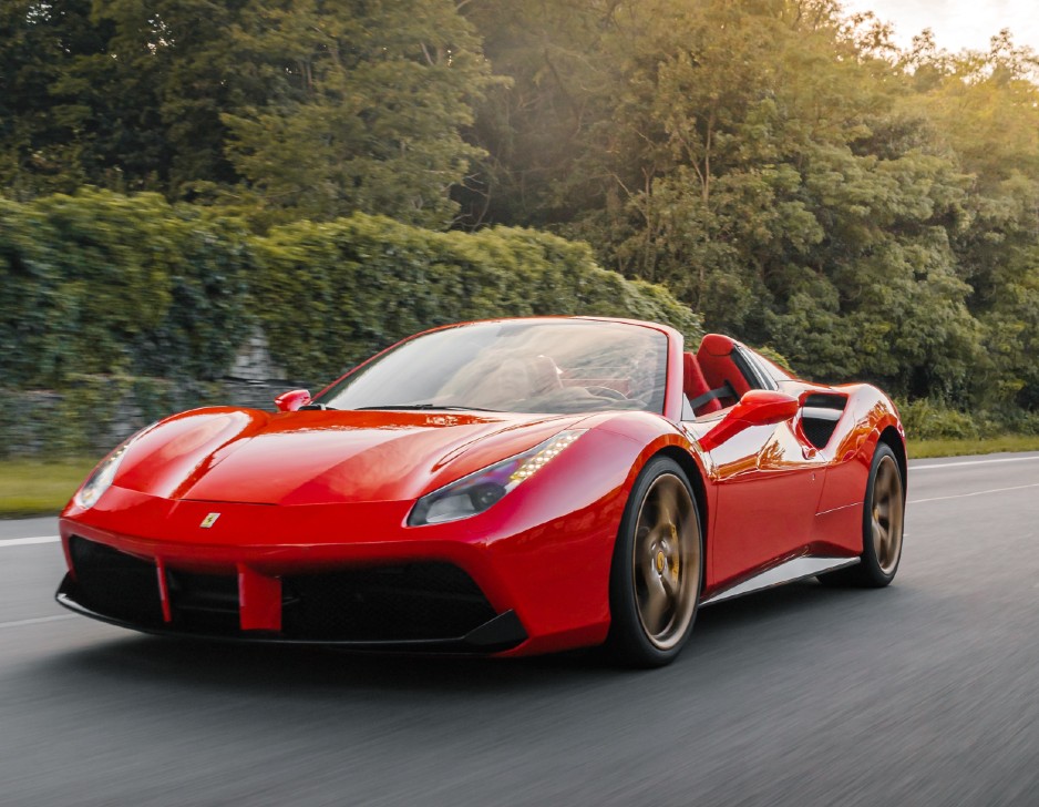 Kør Ferrari på bane