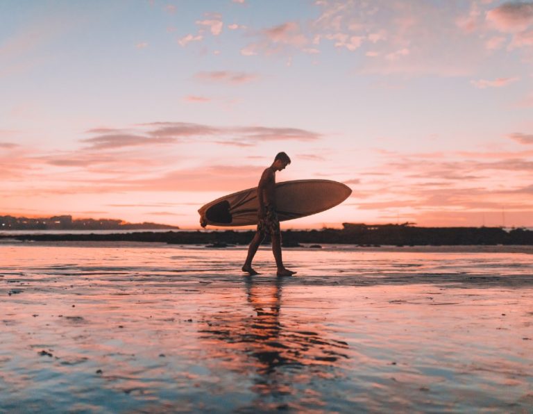 Prøv Surfing i Cold Hawaii | Oplevelser