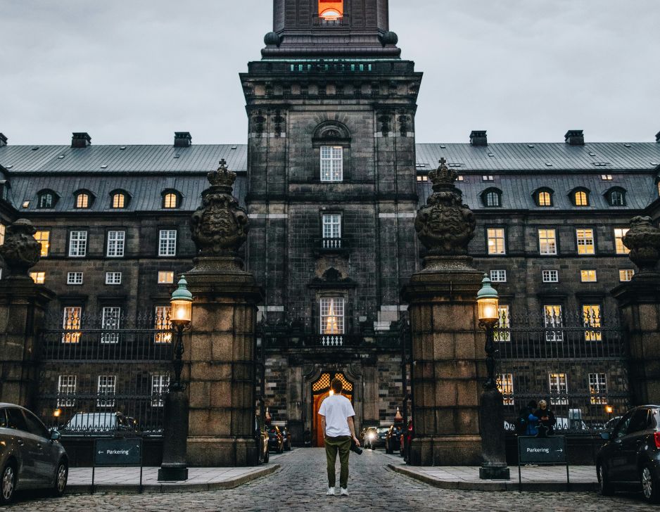 Tidsrejse i Ruinerne under Christiansborg med TYRA Byvandringer