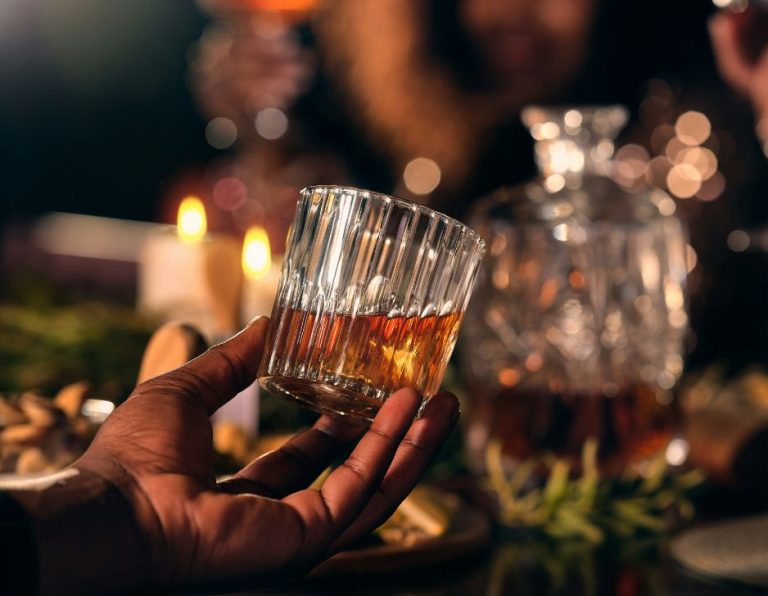 Eksklusiv whiskysmagning hos Stauning Whisky – Premium rundvisning og smagning i Midtjylland