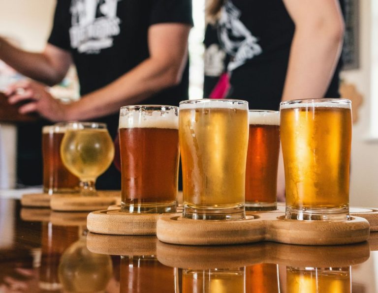 Ølsmagning hos People Like Us – Uformel craft beer-smagning med social bæredygtighed