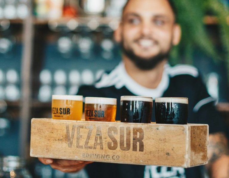 Ølsmagning og smørrebrød på Vrå Bryghus – Rundvisning og smagsoplevelse i Nordjylland