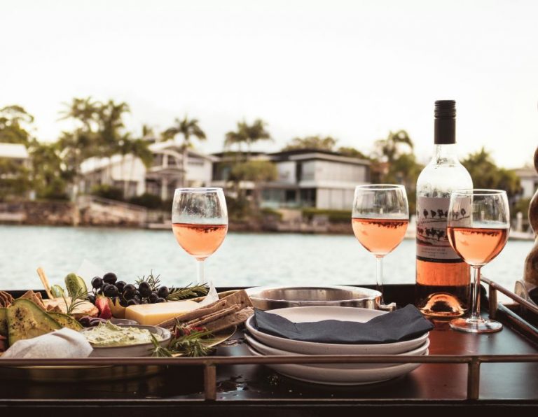 Vin-cruise på Odense Å – Eksklusiv vinsmagning og naturoplevelse