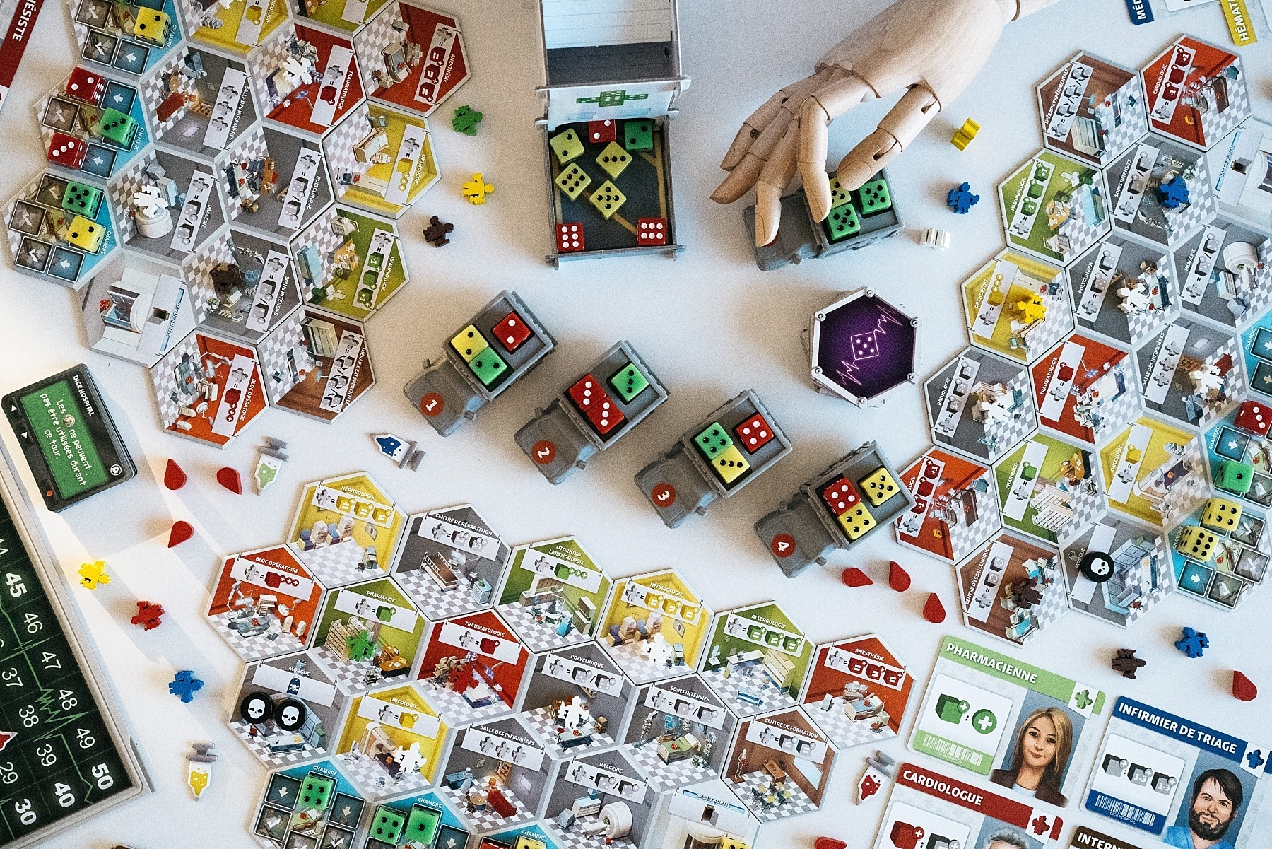 Dice hospital jeu de société supermeeple