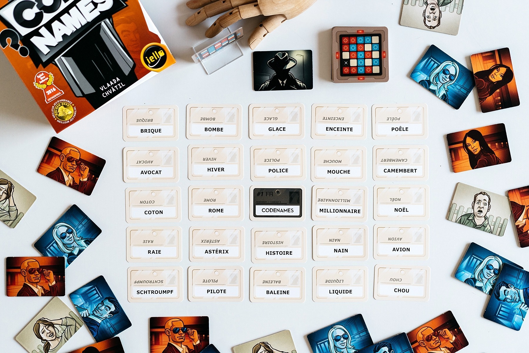 Codenames, le jeu de déduction indispensable pour l'été – Un monde de jeux