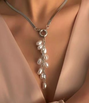 Enkel halsband med pärlor