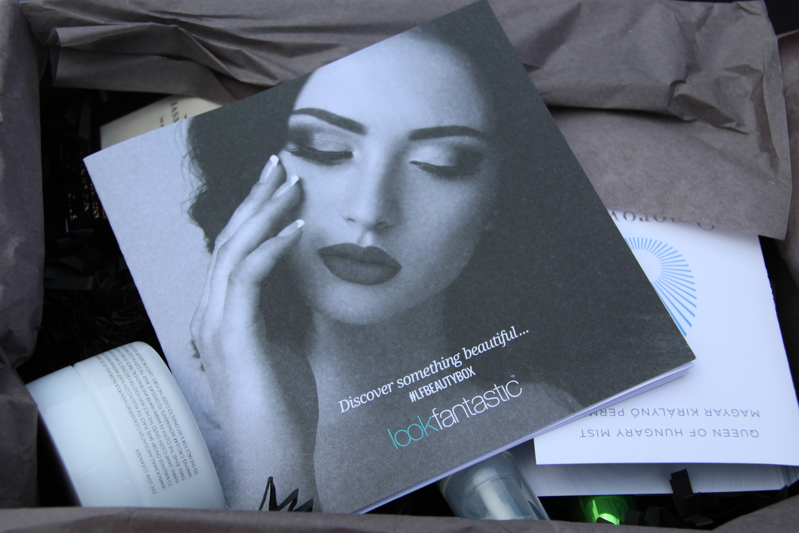 ausgepackt: die Lookfantastic-Box im August