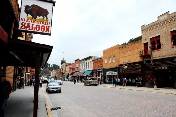 Dette er virkelighetens Deadwood City i Sør-Dakota, som en gang var det villeste av Ville Vesten. Byen ble grunnlagt i 1876 og var kommersielt sentrum for gullrushet i Black Hills. Foto: Lisa Rypeng