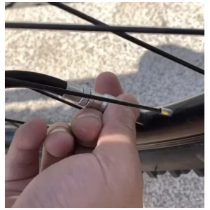 Käsipumppu polkupyörälle ja sähköskootterille – kompakti, alumiinia, 7 bar + runkokiinnike