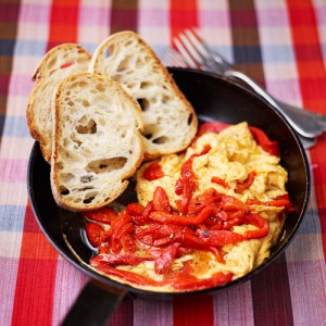 JM5WK7 rode paprika omelet