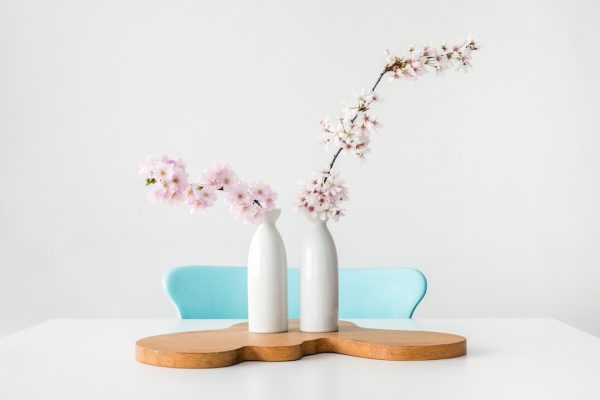 Productfoto voor Healing - sereen beeld met tafel en bloemen