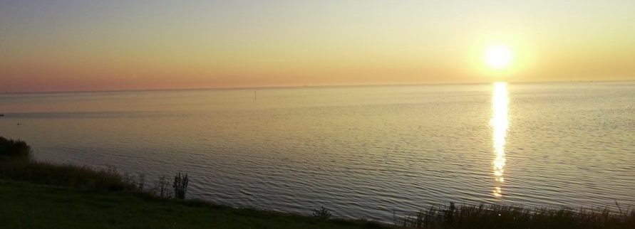 zom gaat onder in de zee