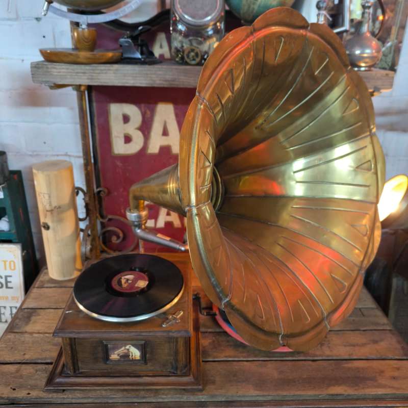 Werkende "His Masters's Voice" Grammofoon met originele LP