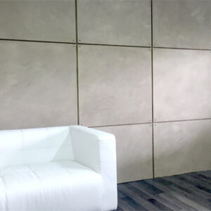 Pannelli effetto beton, la finitura riproduce fedelmente l'effetto cemento armato, ideale per decorare e termoisolare pareti e soffitti.