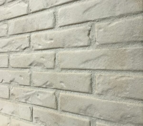 I pannelli mattone finti della Linea MURI VISSUTI evoca la bellezza di un antico muro in mattoni, lavorato artigianalmente con faccia a vista.- pannelli in mattone ricostruito