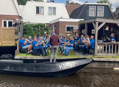 2024-06-22 Kriich_bloeiweek_2024_in_achtertuin_aan_Wergeasterfeart_HR